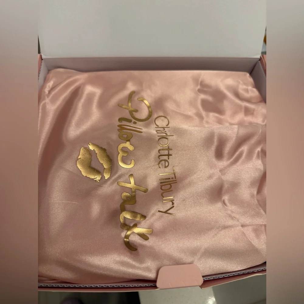 PILLOW TALK DREAMS COME TRUE
LIMITED EDITION MAKEUP KIT - Picture 6 of 9